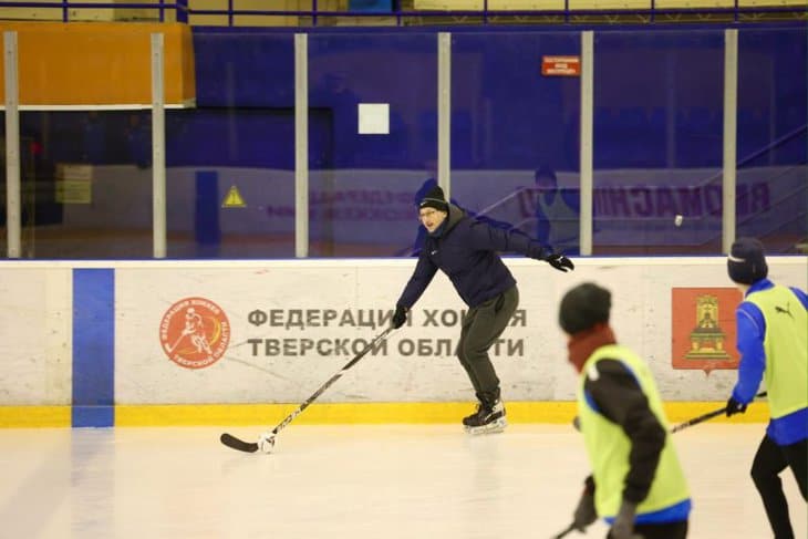 Футболисты «Твери» сыграли в баскетбол и хоккей